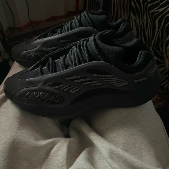 Yeezy V3 Dark Glow * BEST OFFER * main image 4